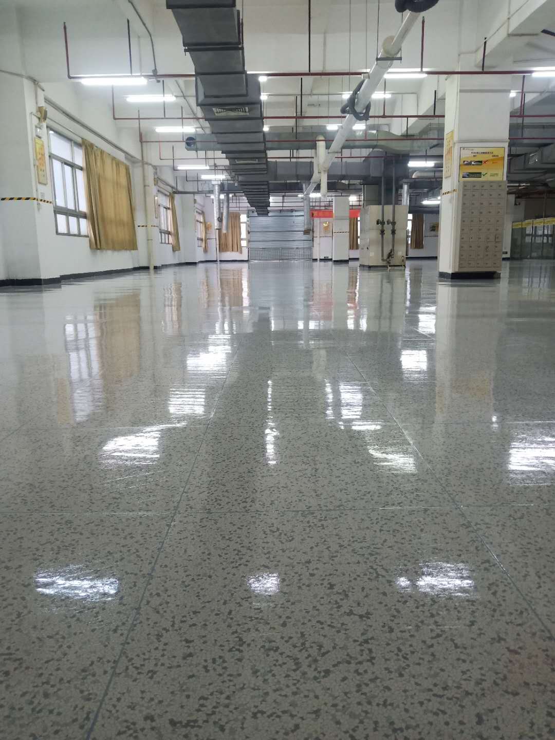 石龍工地（dì）PVC防靜電地板翻新工程